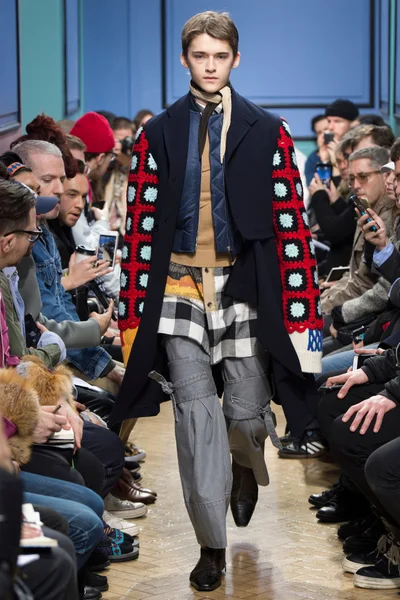 Look 32